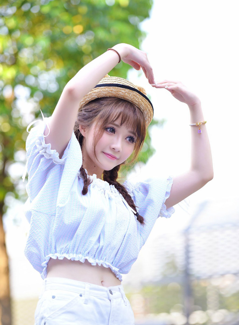 我有两个我，一个冷漠，一个热情。你怎么对我，我就怎么对你，就是这样。
